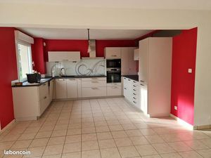 JEUXEY loue grand F4 État neuf 125 m² environ en rez de chaussée avec garage et place park