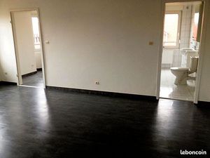 Particulier  loue Sgms centre-ville  1 rue du Château  appartement F2 de 60m2 au 3ème étag