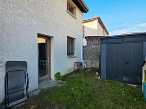 Studio mitoyen avec maison