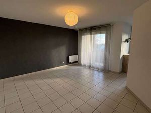 Location Appartement 2 pièces à Lisieux (14100) : à louer 2 pièces / 47m² Lisieux