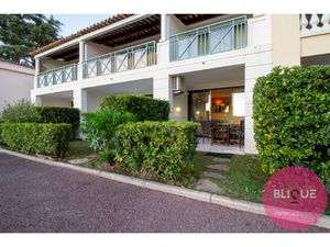 BLEU AZUR  PALMIER EN VUE ET SPRITZ A PORTEE DE MAIN !