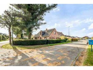 Te renoveren woning met 4 slaapkamers  2 badkamers  een g...