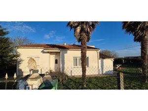 Environnement calme et verdoyant  proche des commerces et des écoles 