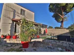 Maison R+1  112m² habitable sur 320m² de terrain  3 chambres  piscine