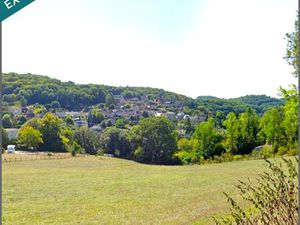 Beau terrain de 4275 m² avec vue dégagée.