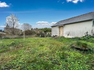 TERRAIN CONSTRUCTIBLE EN PLEIN BOURG DE LANGUEUX