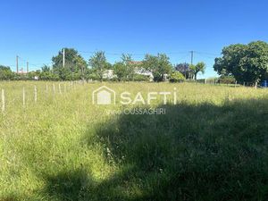 Terrain constructible de 1623m2  idéalement situé dans un environnement verdoyant et paisi