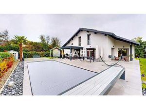 SPLENDIDE MAISON CONTEMPORAINE A DEUX PAS DE LA FRONTIERE SUISSE