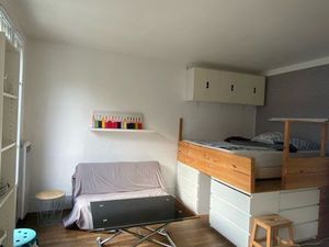 Studio au pied du métro