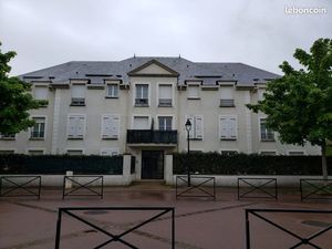 A louer studio avec parking et jardin privatif. Tigery 91250