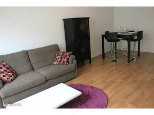 T2 meublé lumineux  place de parking Monplaisir Lumière