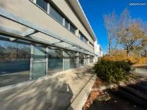 Local professionnel 110m2 à CARQUEFOU