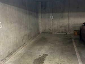 Place de parking à louer – Place Molière