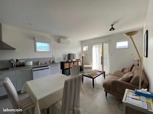 T2 vide à l’année – pieds dans l’eau – plein sud