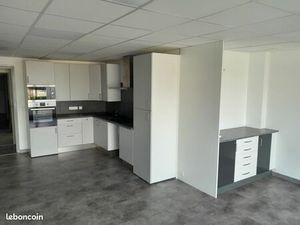 Particulier loue Appartement 5 Pièces-144m²-3 chambres-Parking-Terrasse