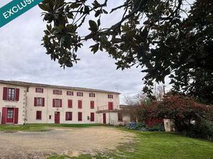 Vente Immeuble à Champdeniers-Saint-Denis (79220) : à vendre / 640m² Champdeniers-Saint-De