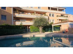 2P DERNIER ETAGE RESIDENCE AVEC PISCINE