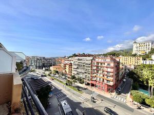 MENTON  ETAGE ELEVE  2/3PIECES  81m²  BEAUX VOLUMES  TERRASSE EXPOSITION OUEST  VUE DEGAGE