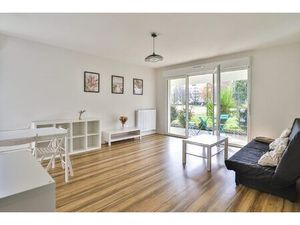 Appartement récent avec terrasse – Résidence sécurisée