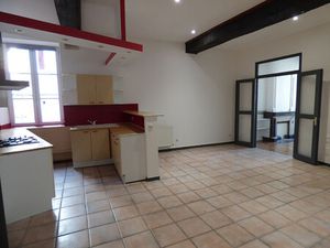 APPARTEMENT PLEIN CENTRE DE PONT-DE-VAUX-1ER ETAGE