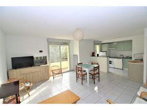 T3 AVEC TERASSE ET 2 PARKING