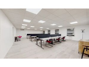 Bureaux de 282 m2 rénovés et aménagés avec parkings