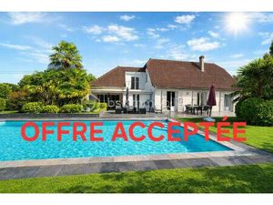 Maison traditionnelle de 186 m² à Morlaas