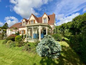 GRANDE MAISON AVEC PISCINE COUVERTE