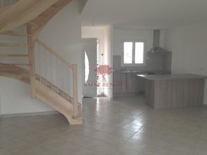 GIGNAC (34)  Villa duplex jardinet et place de parking