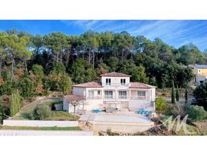 Villa d'architecte dominante avec Piscine à Pontevès