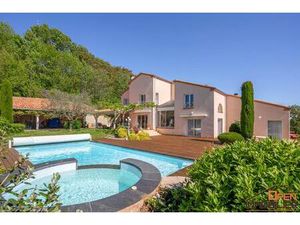 Villa T7 avec piscine et jardin