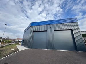 A LOUER - Sorbiers (Loire) - Local artisanal neuf de 210 m2