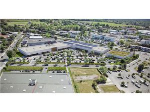 À LOUER – Local commercial 688 m² + terrasse 90 m² – Gradignan