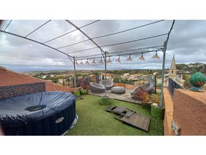 Corneilhan  maison de caractère avec terrasse panoramique.