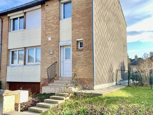 MAUBEUGE LE CALME D'UNE IMPASSE  LA VIE À PIED