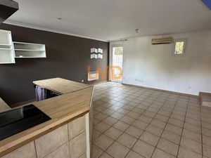 Maison avec extérieur  parking  proche centre-ville  au calme