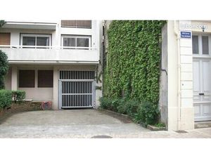 Grand parking souterrain rue de la Tranchée