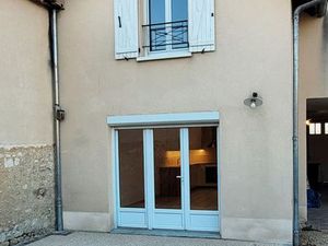 Jolie maison mitoyenne  avec terrasse  jardin privatif  dépendance