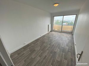 Studio lumineux à louer métro Maraîchers