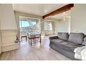 BORMES VILLAGE - DUPLEX -T4 - 2 CHAMBRES - TERRASSE - VUE DÉGAGÉE