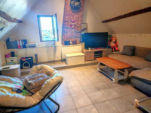 MOUY APPARTEMENT 2 pièces    Salon/séjour  Cuisine ouverte  Chambre  salle d'eau  parking