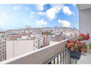 PARIS 18 - APPARTEMENT AVEC BALCONS & VUE SACRE-COEUR