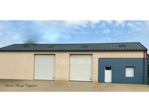Local professionnel à vendre AZE 2 pièce(s) 440m2 310 000€