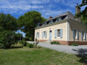 TRES BELLE DEMEURE ET DEPENDANCE AMENAGEES SUR PARC DE 6000 m2 AUX PORTES D'ECOMMOY