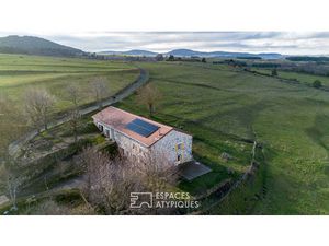 Ancienne ferme rénovée  un balcon naturel sur les monts d'Ardèche.