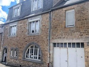 Maison de ville avec jardin et 7 chambres à Guingamp.