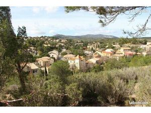 Entre Narbonne et Perpignan à 6 kms de la mer et en pleine montagne maison sue 4500 m2
