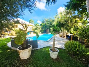 EXCEPTIONNEL : PROPRIETE DE 3 LOGEMENTS  PISCINE  ET LA MER