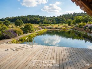 Domaine Bucolique de 8 ha - Mas et gîtes avec bassin naturel