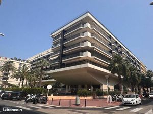 Dernier étage d’angle 85m2 - Cannes Banane Croisette - A rénové
